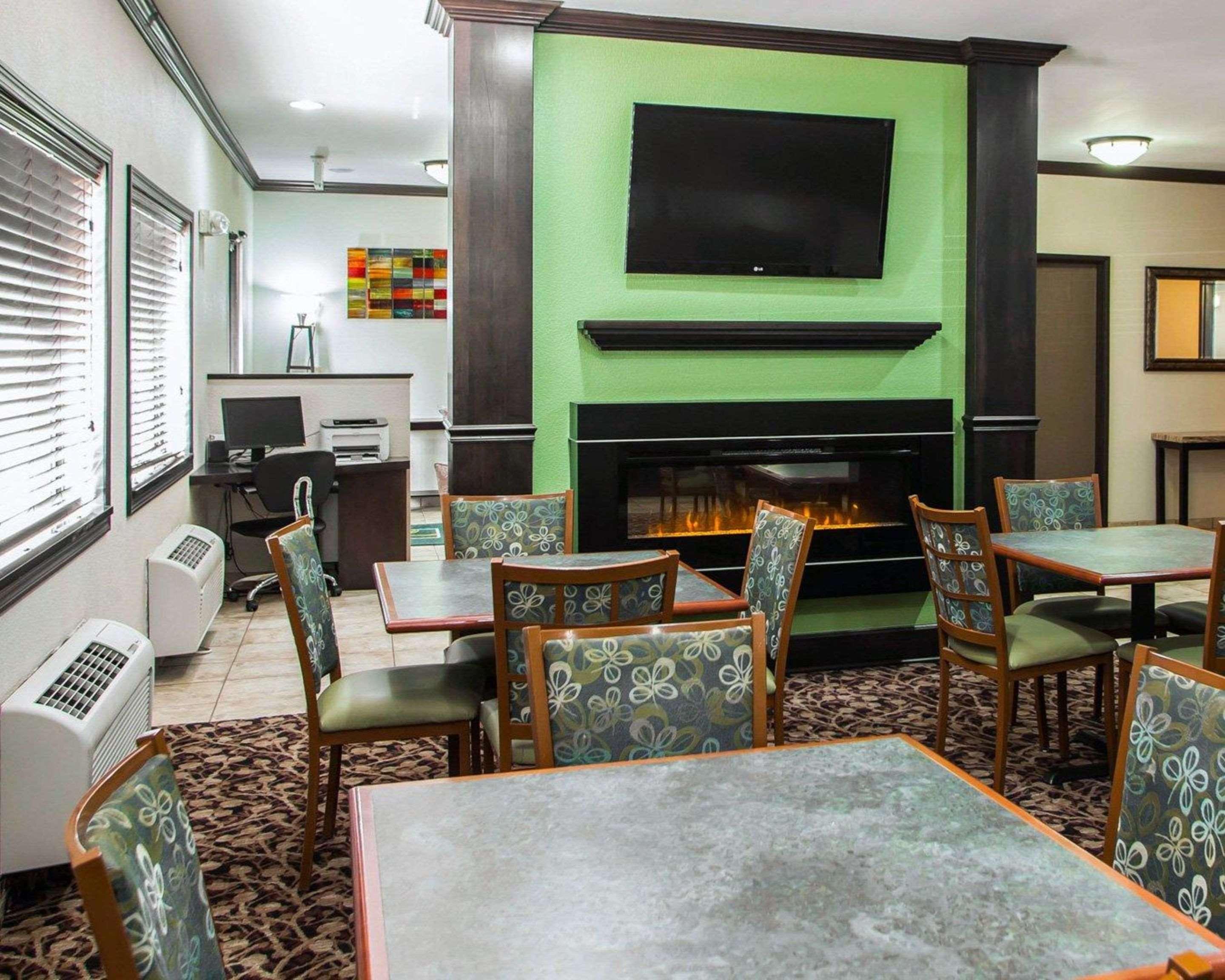 Quality Inn Near I-72 And Hwy 51 Forsyth Eksteriør billede